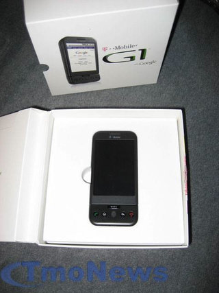 Illustration for article titled T-Mobile G1 Unboxed, Ready For Belt Clips Everywhere